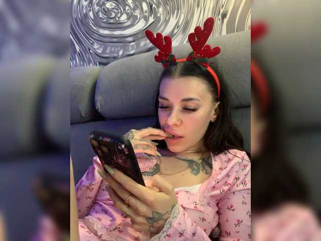 MaidenCrystal's BongaCams show and profile