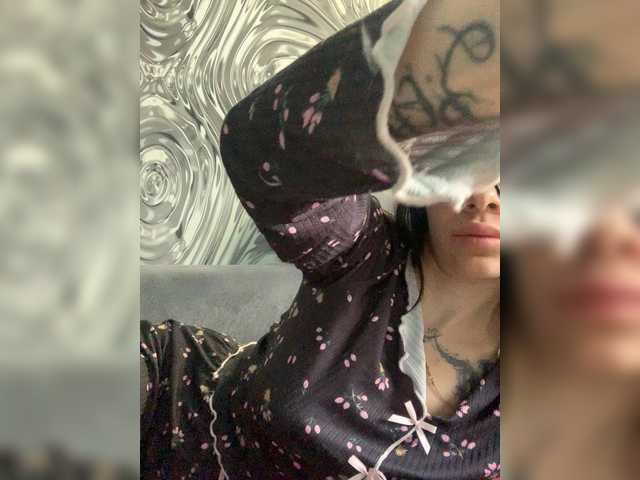 MaidenCrystal's BongaCams show and profile