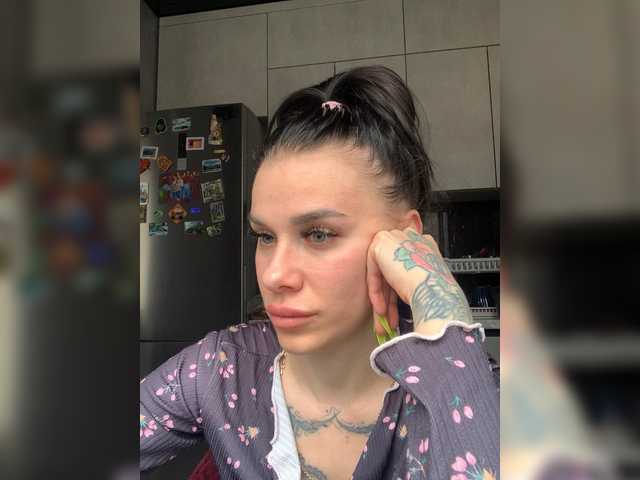 MaidenCrystal's BongaCams show and profile