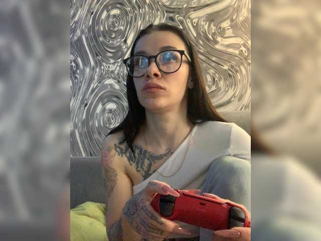 MaidenCrystal's BongaCams show and profile