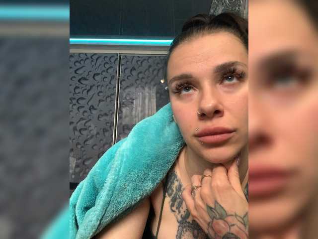 MaidenCrystal's BongaCams show and profile