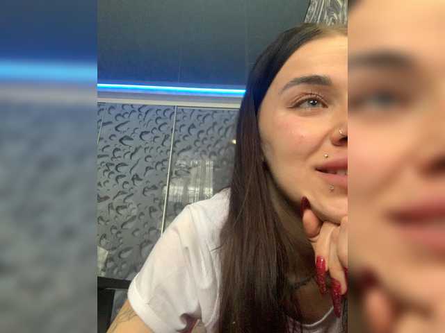 MaidenCrystal's BongaCams show and profile