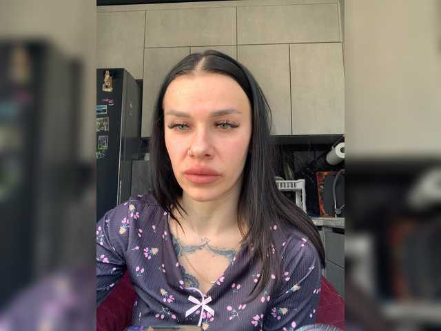 MaidenCrystal's BongaCams show and profile