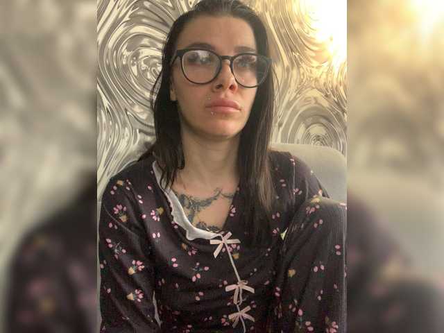 MaidenCrystal's BongaCams show and profile