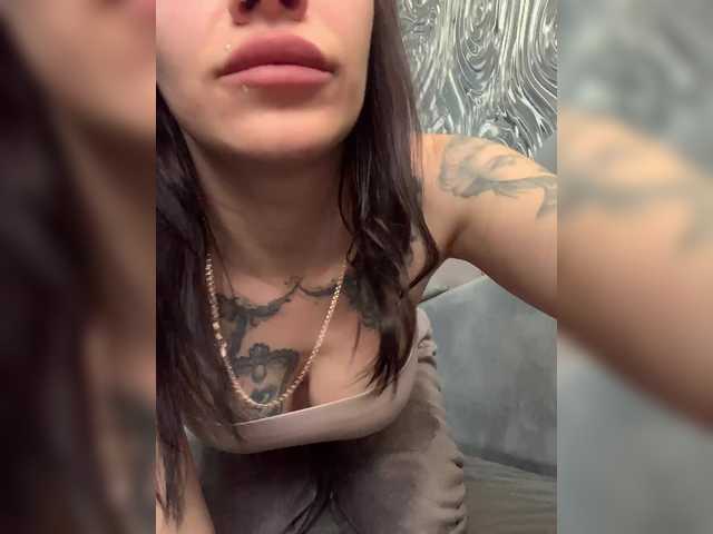 MaidenCrystal's BongaCams show and profile