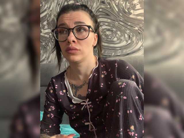 MaidenCrystal's BongaCams show and profile