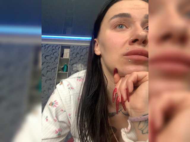 MaidenCrystal's BongaCams show and profile