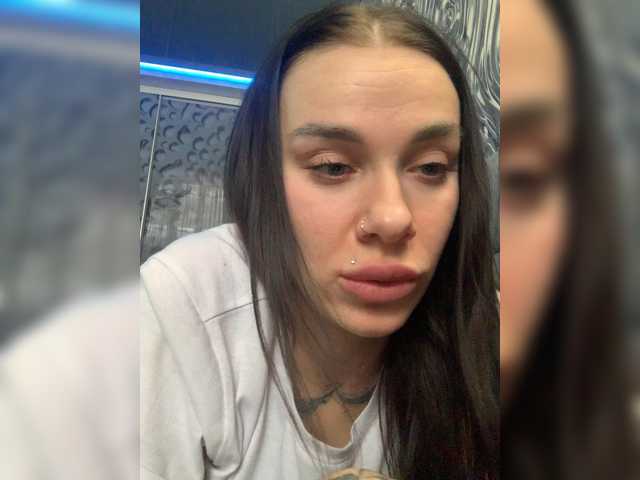 MaidenCrystal's BongaCams show and profile