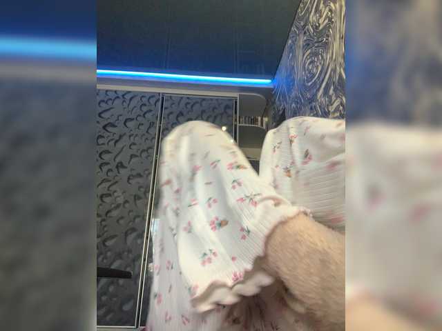 MaidenCrystal's BongaCams show and profile