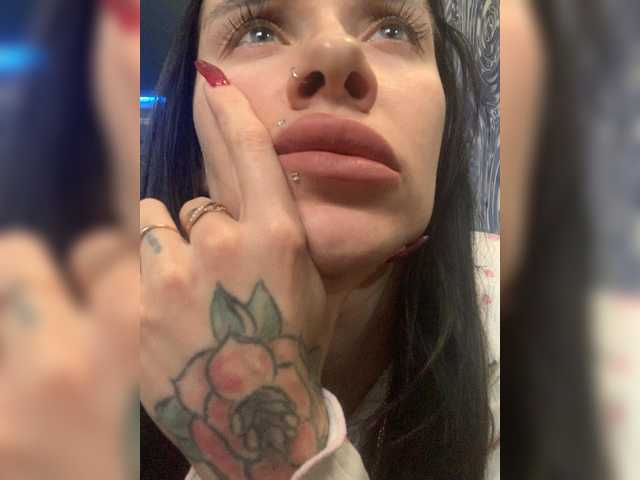 MaidenCrystal's BongaCams show and profile