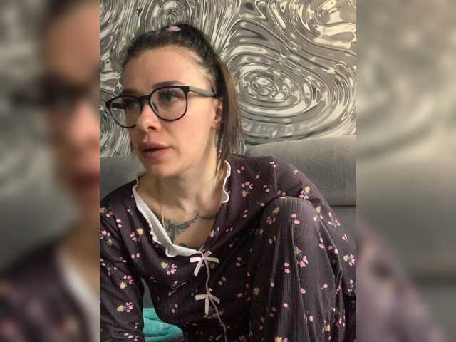 MaidenCrystal's BongaCams show and profile