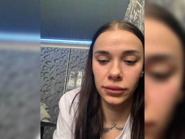 MaidenCrystal's BongaCams show and profile