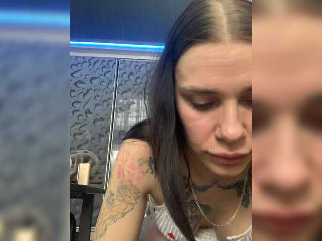 MaidenCrystal's BongaCams show and profile