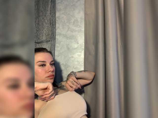MaidenCrystal's BongaCams show and profile