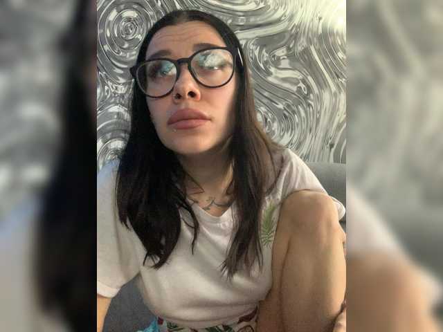 MaidenCrystal's BongaCams show and profile