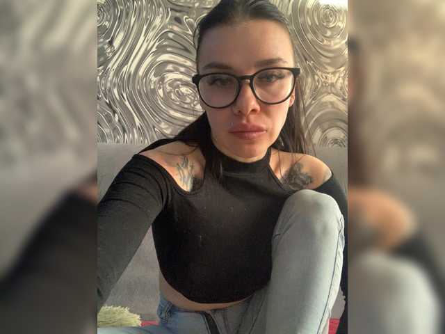 MaidenCrystal's BongaCams show and profile