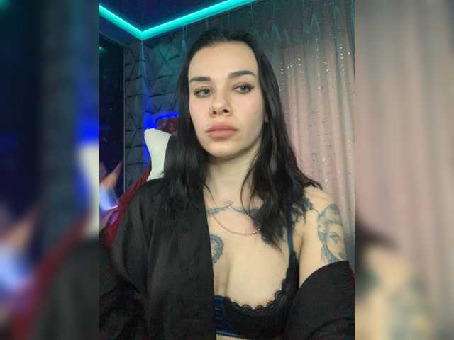 MaidenCrystal's BongaCams show and profile