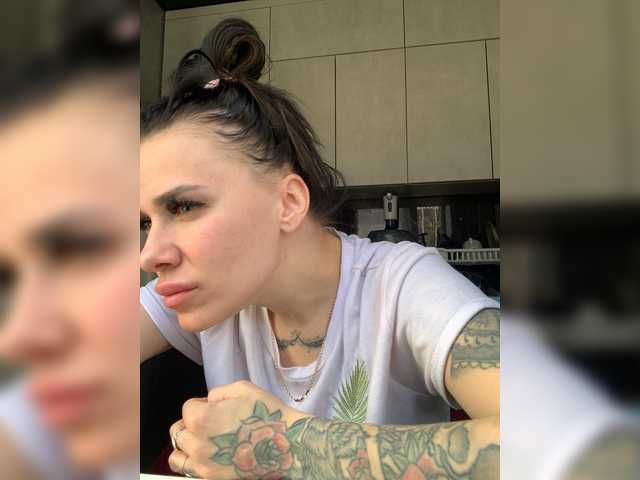 MaidenCrystal's BongaCams show and profile