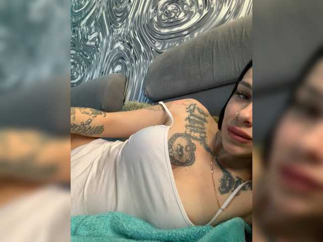 MaidenCrystal's BongaCams show and profile