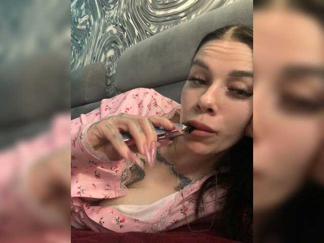 MaidenCrystal's BongaCams show and profile