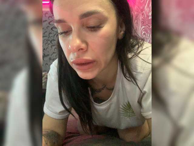 MaidenCrystal's BongaCams show and profile