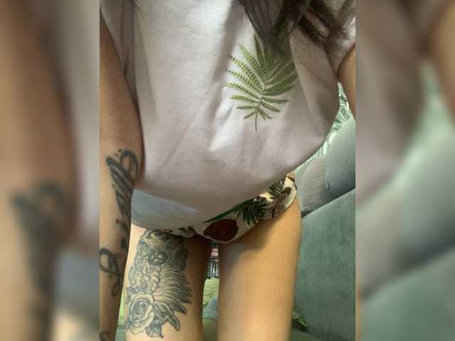 MaidenCrystal's BongaCams show and profile