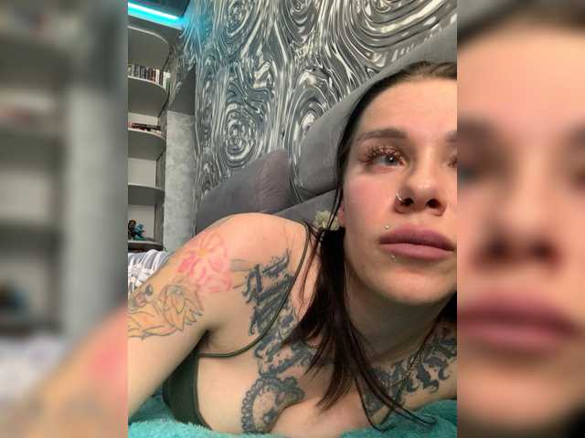 MaidenCrystal's BongaCams show and profile