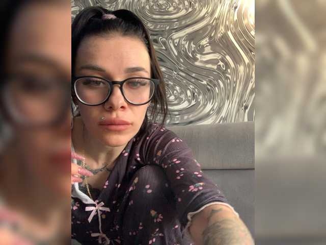 MaidenCrystal's BongaCams show and profile