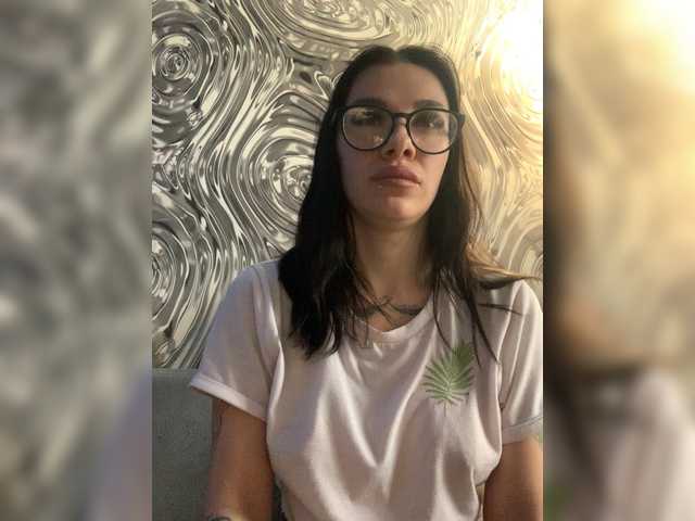 MaidenCrystal live cam