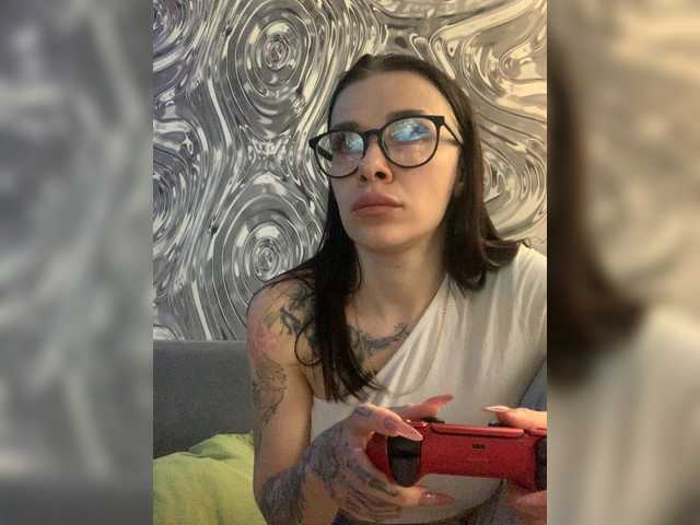 MaidenCrystal's BongaCams show and profile