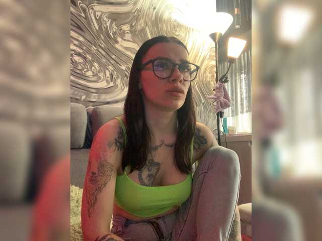 MaidenCrystal's BongaCams show and profile