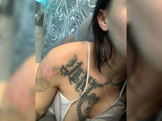 MaidenCrystal's BongaCams show and profile