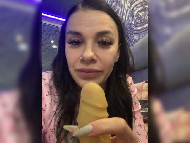 MaidenCrystal's BongaCams show and profile