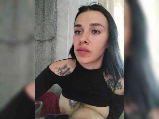 MaidenCrystal Live Webcam on BongaCams