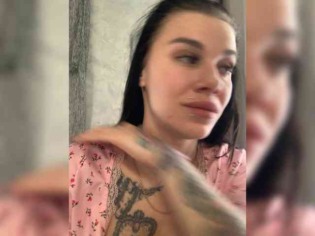 MaidenCrystal Live Webcam on BongaCams