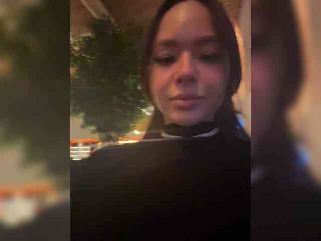 EmelyExx webcam