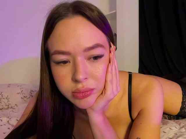 Модель: EmelyExx