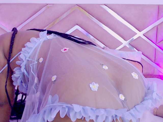 NiaPratt's BongaCams show and profile