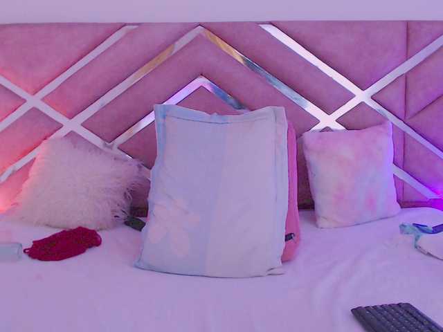 NiaPratt's BongaCams show and profile