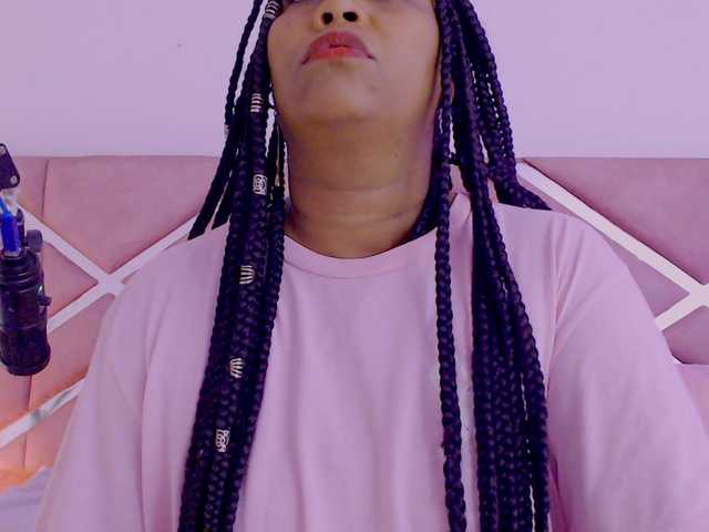 NiaPratt's BongaCams show and profile