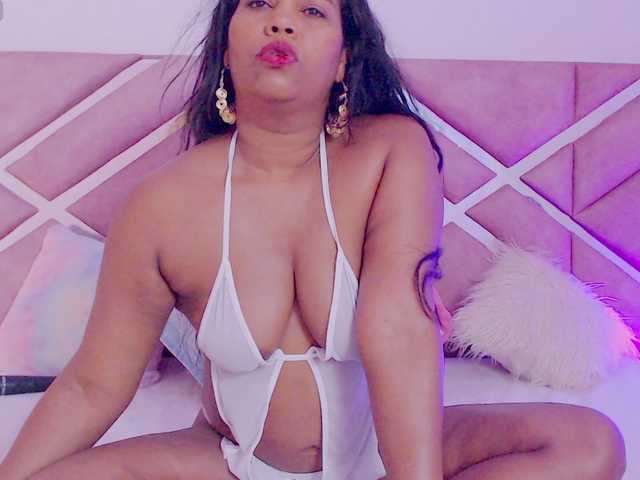 NiaPratt's BongaCams show and profile