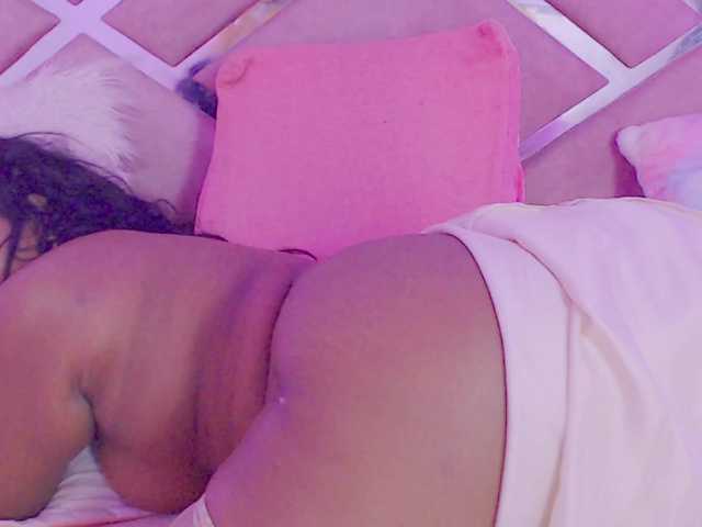 NiaPratt Live Cam on BongaCams