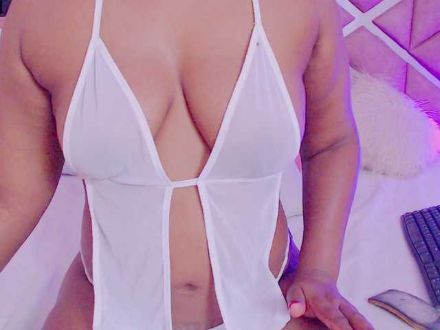 NiaPratt's BongaCams show and profile