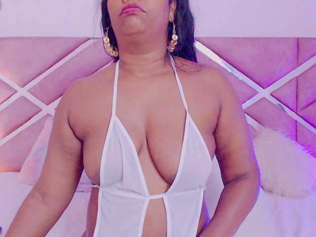 NiaPratt's BongaCams show and profile