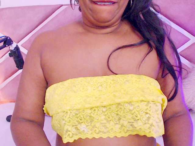 NiaPratt's BongaCams show and profile