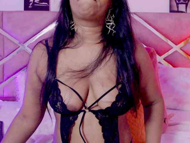 NiaPratt webcam