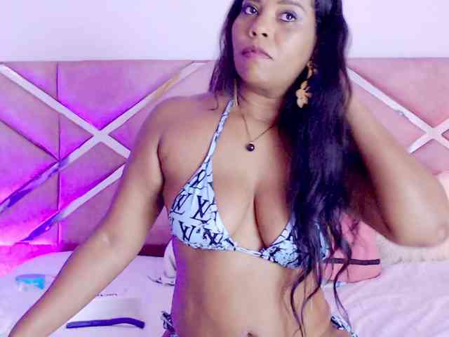 NiaPratt webcam