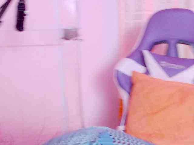 NiaPratt webcam