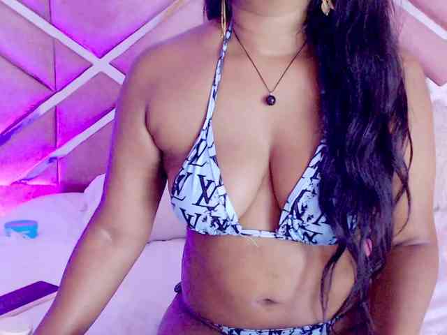 NiaPratt webcam