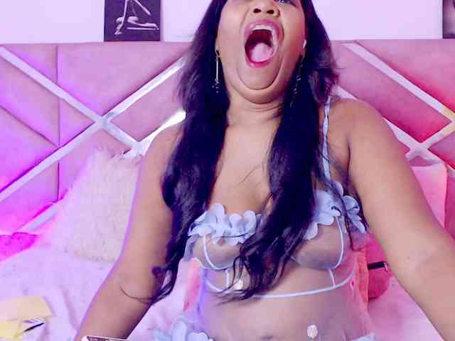 NiaPratt webcam